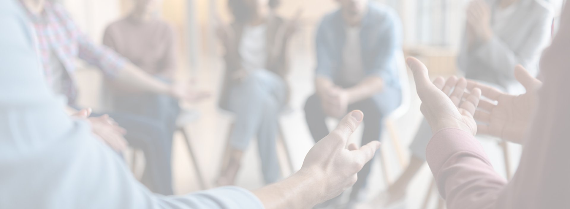 Люди во время групповой терапии